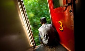 能用酒解决的事，尽量不要用人情！_一把手